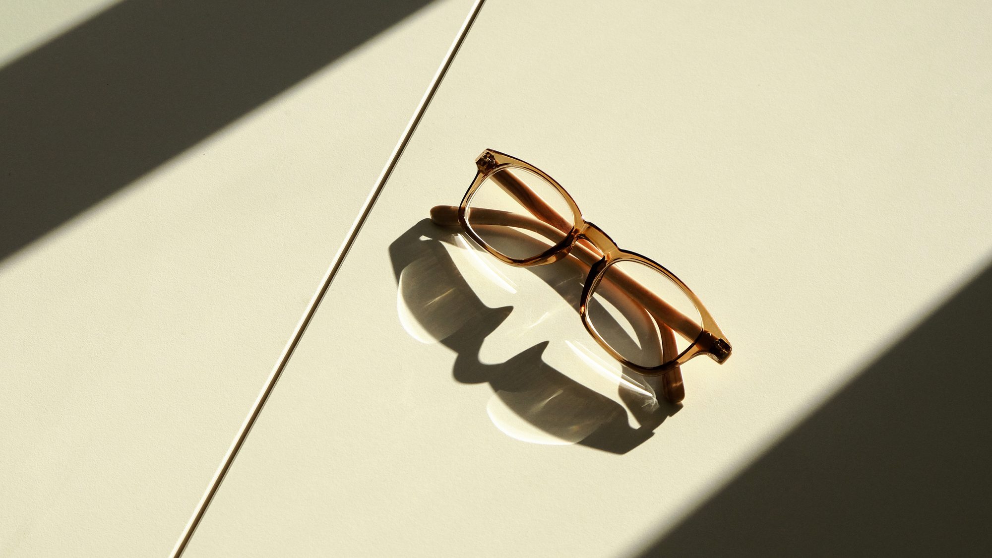 [Insights] Glasses on desk w-shadow